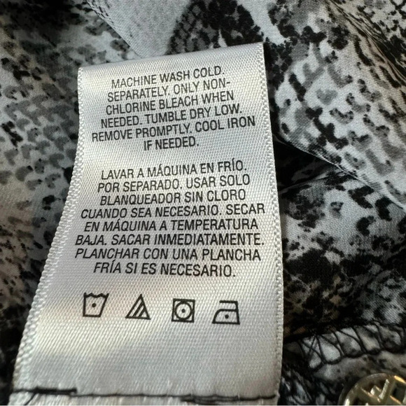 Jaclyn Smith XL Shirt Top Gray Snake Print Button Up Long Sleeve Henley V Neck - Picture 7 of 7